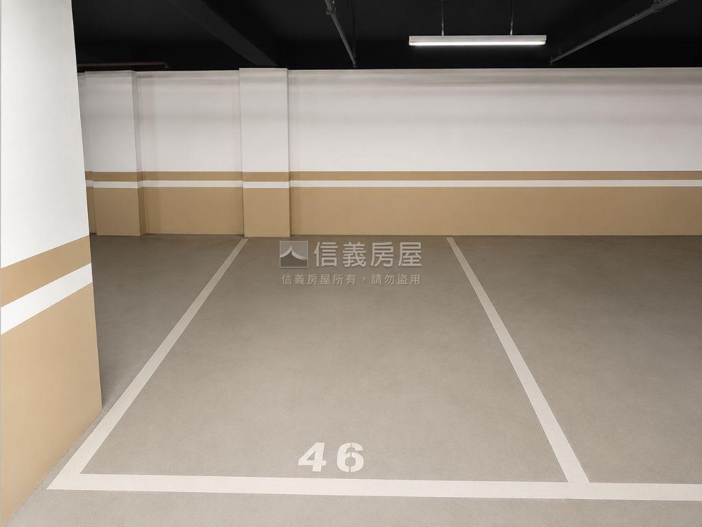 忠孝大道兩房車位風華再現房屋室內格局與周邊環境