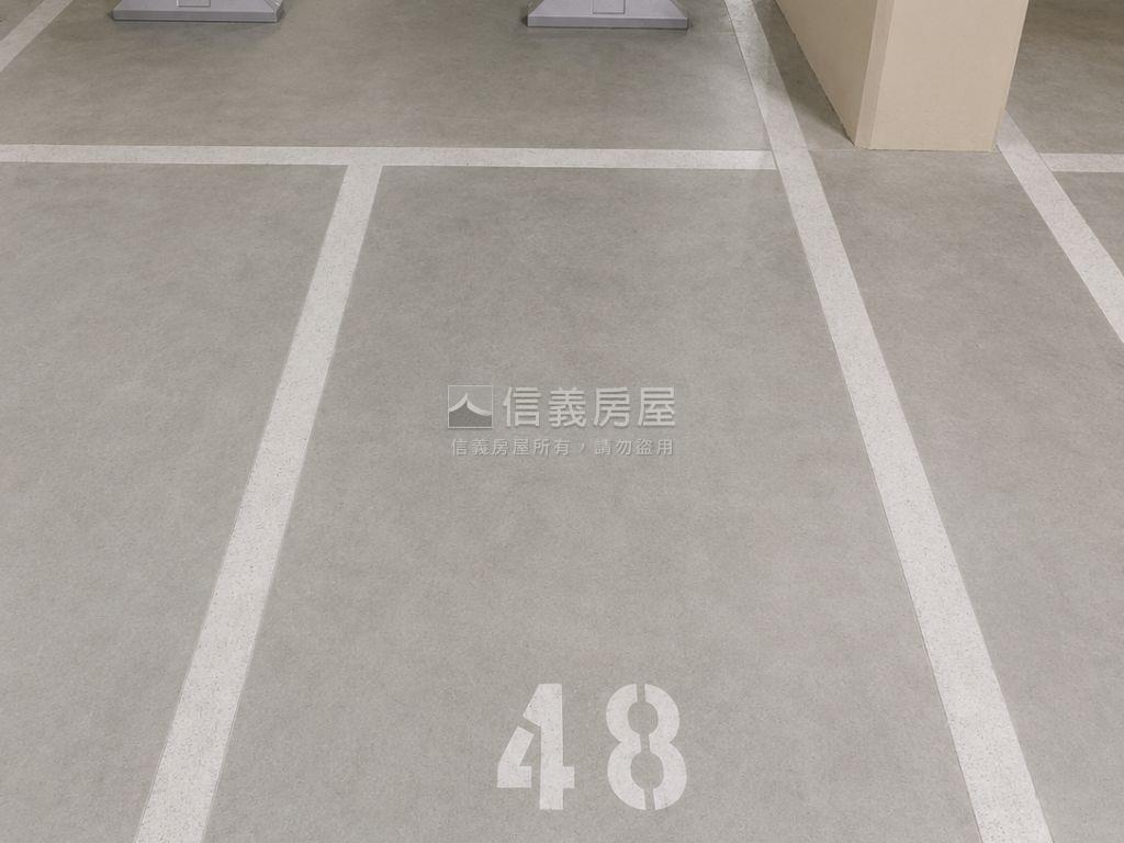 忠孝大道兩房車位風華再現房屋室內格局與周邊環境