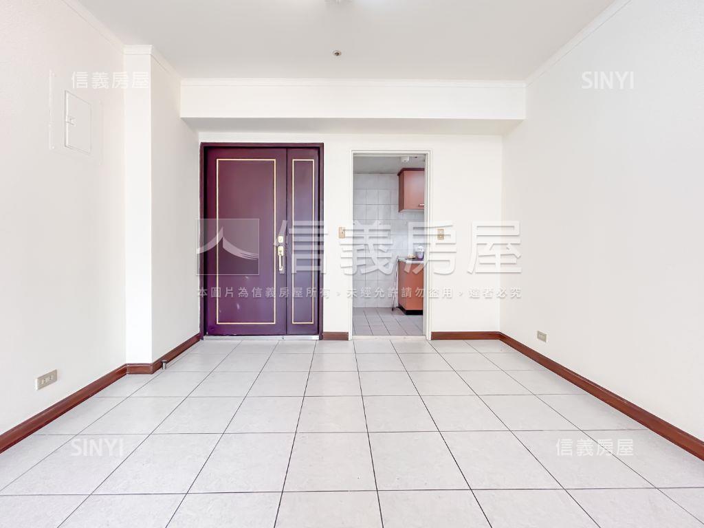 稀有邊間登峰天廈三房車位房屋室內格局與周邊環境