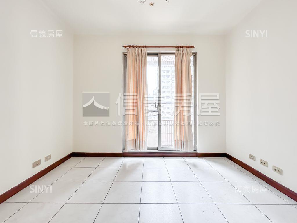 稀有邊間登峰天廈三房車位房屋室內格局與周邊環境