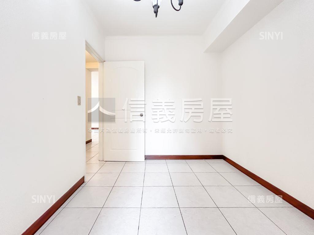 稀有邊間登峰天廈三房車位房屋室內格局與周邊環境