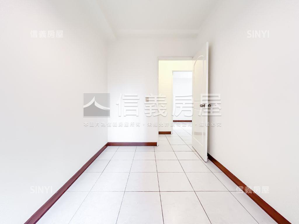 稀有邊間登峰天廈三房車位房屋室內格局與周邊環境