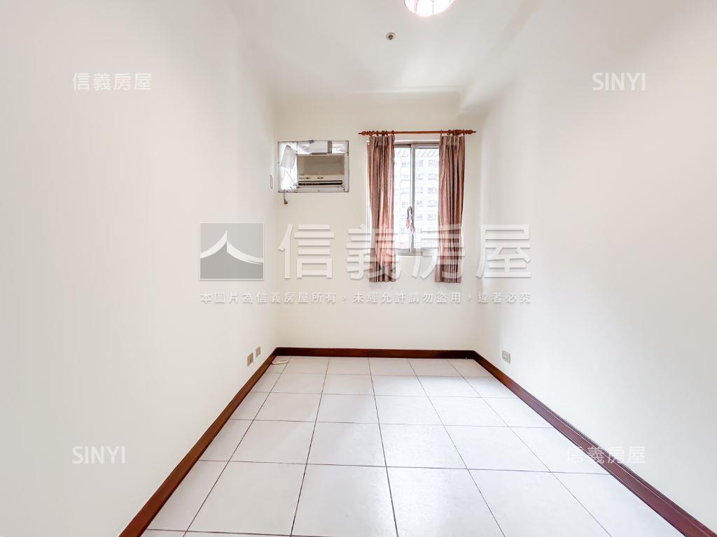 稀有邊間登峰天廈三房車位房屋室內格局與周邊環境