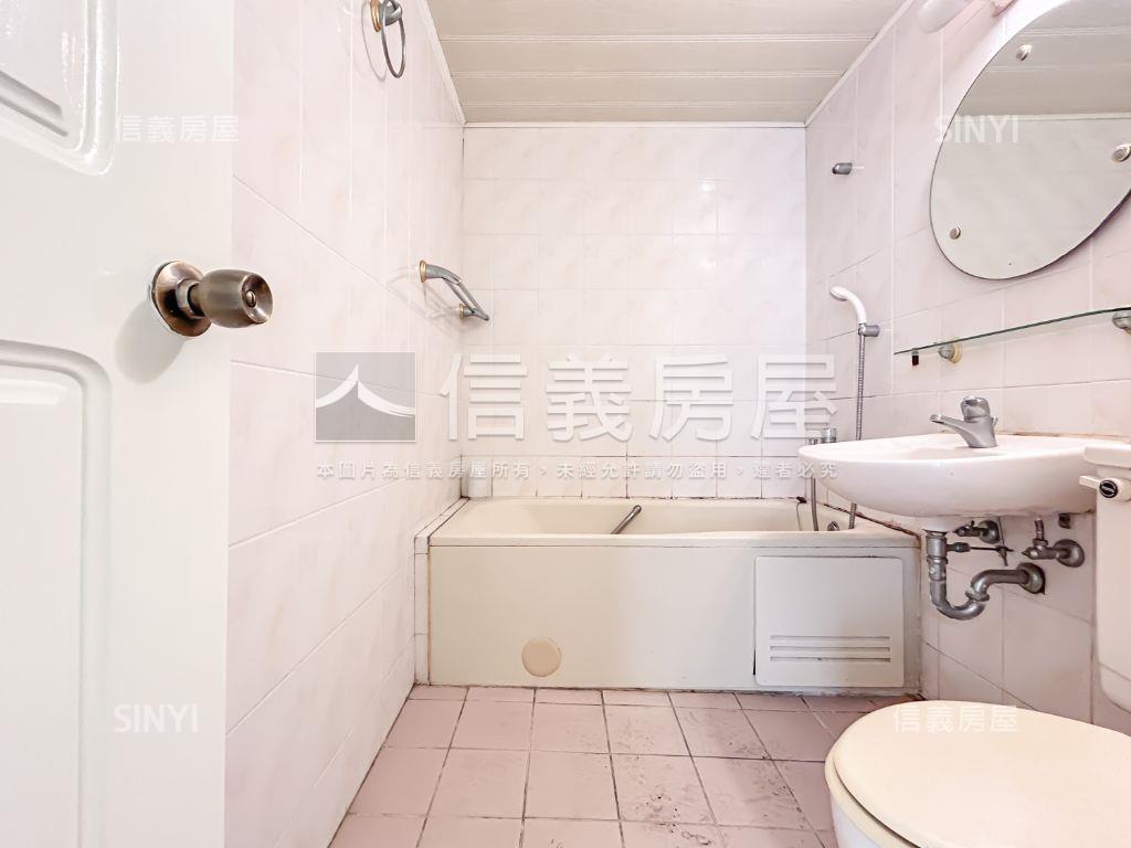 稀有邊間登峰天廈三房車位房屋室內格局與周邊環境