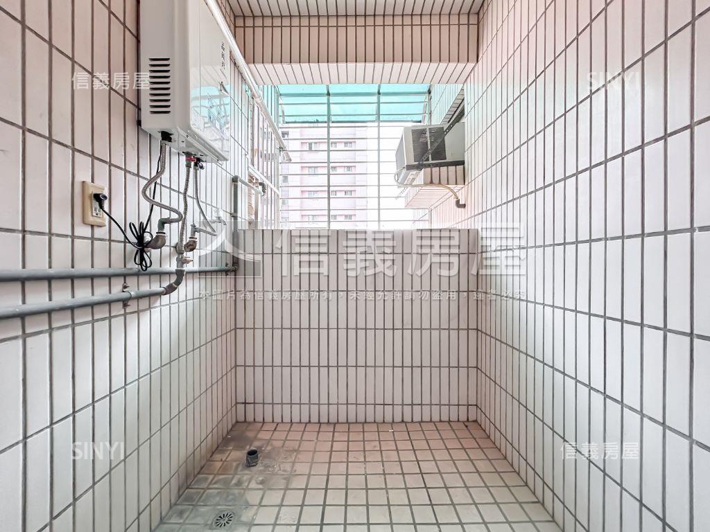 稀有邊間登峰天廈三房車位房屋室內格局與周邊環境