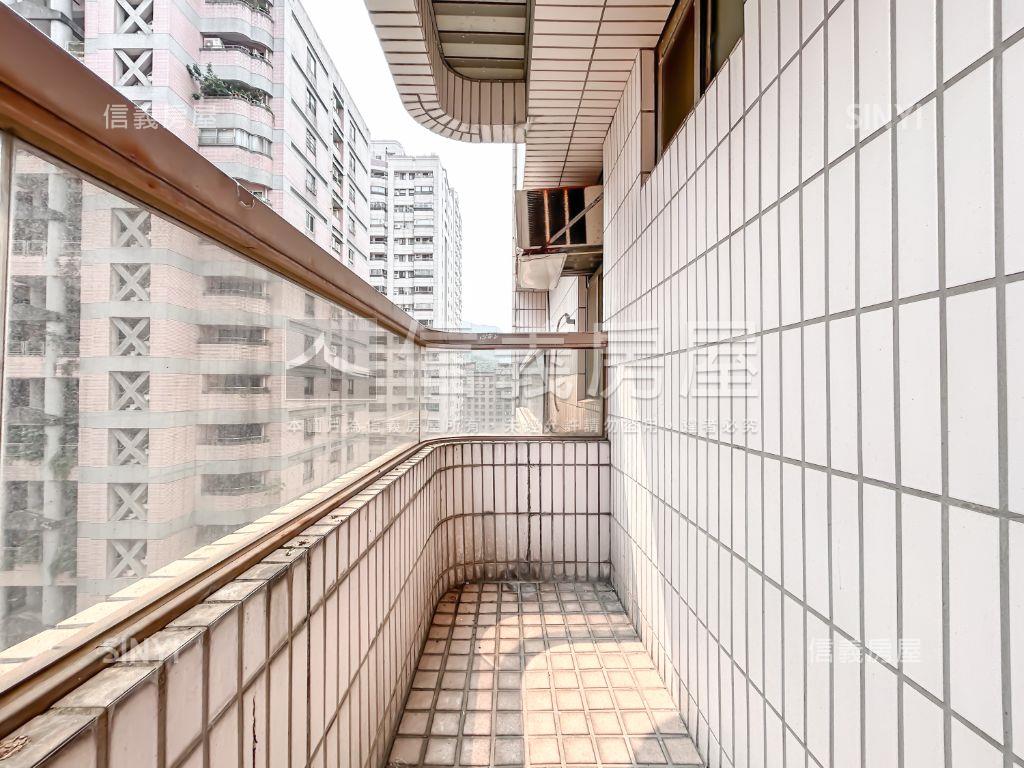 稀有邊間登峰天廈三房車位房屋室內格局與周邊環境