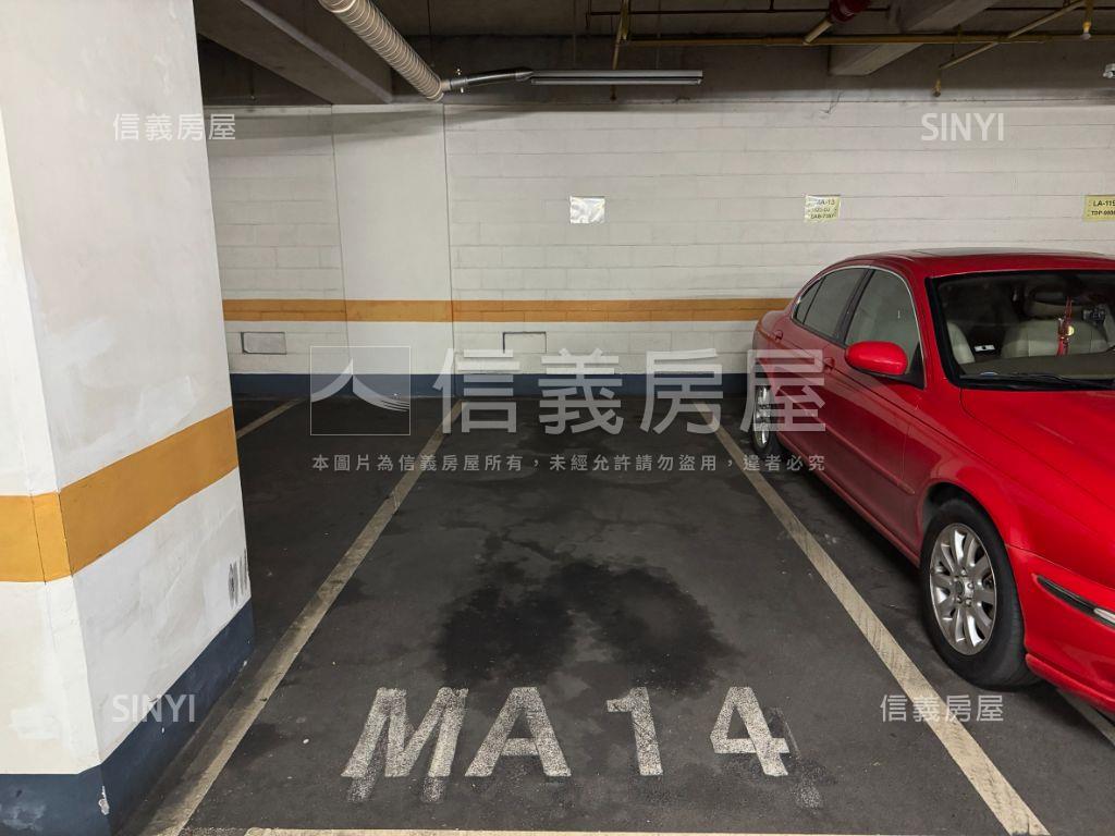 稀有邊間登峰天廈三房車位房屋室內格局與周邊環境