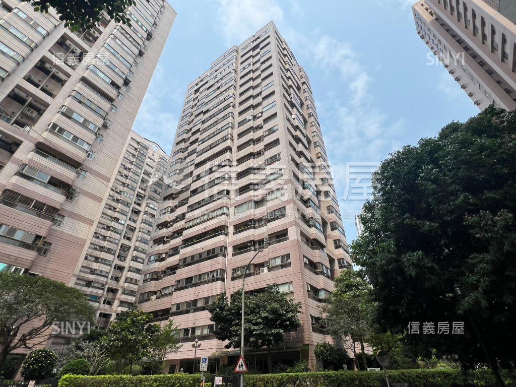 稀有邊間登峰天廈三房車位房屋室內格局與周邊環境