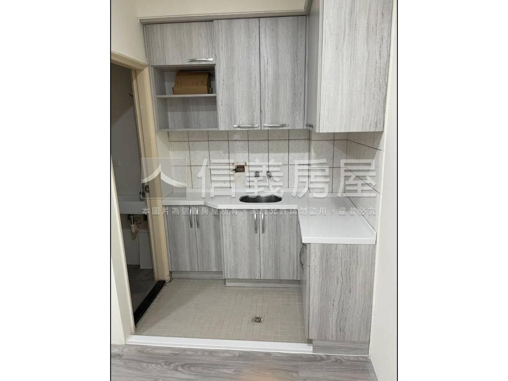 近捷運一樓房屋室內格局與周邊環境