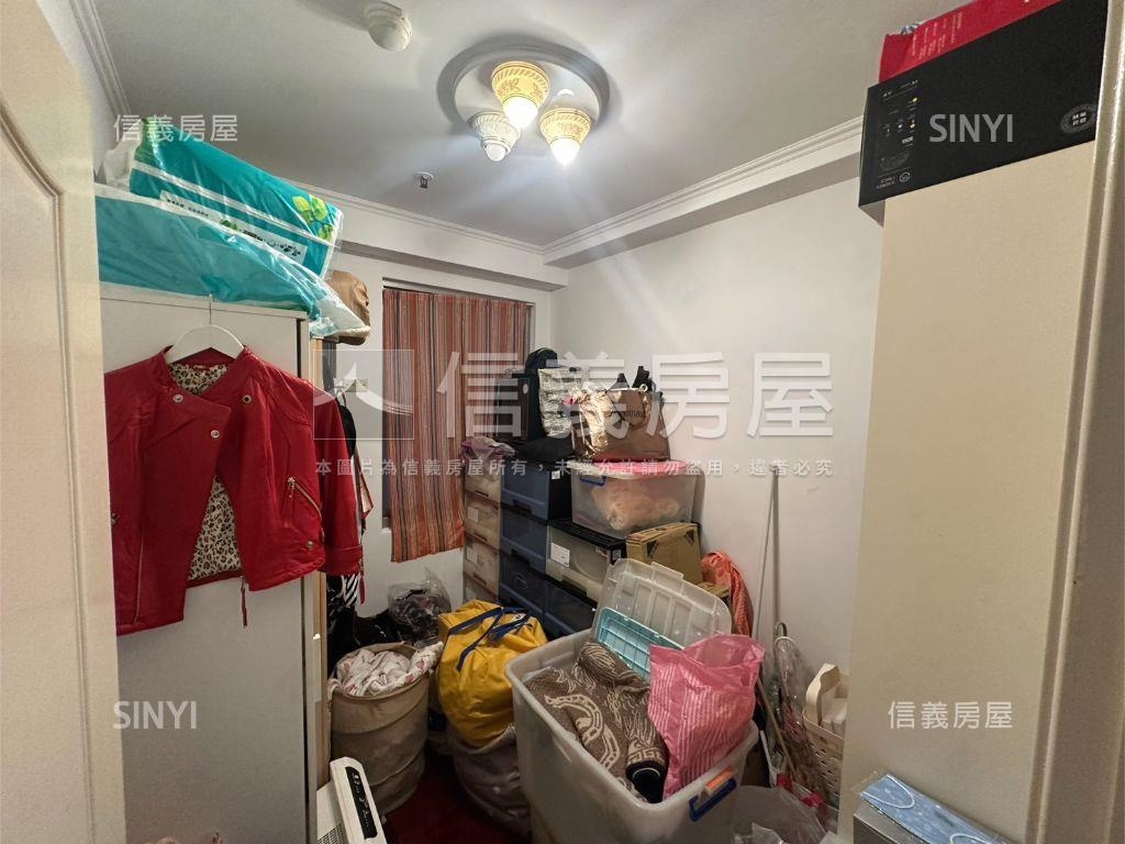 荷堤電梯雙車位房屋室內格局與周邊環境