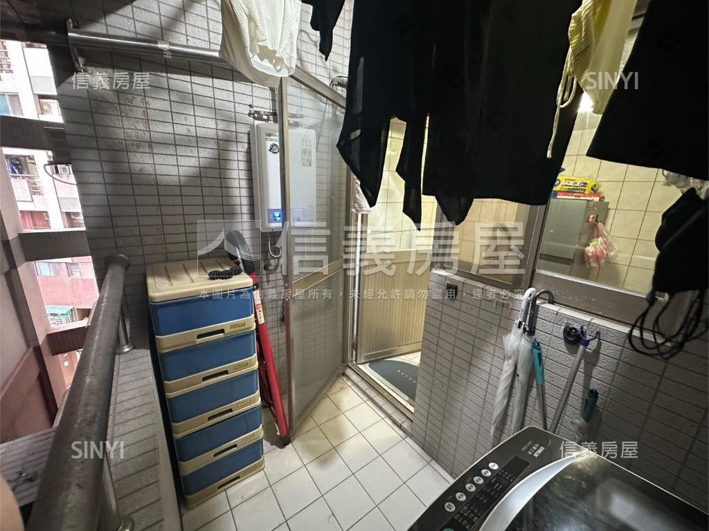 荷堤電梯雙車位房屋室內格局與周邊環境