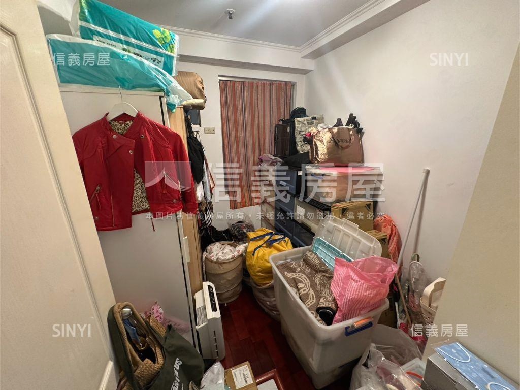荷堤電梯雙車位房屋室內格局與周邊環境