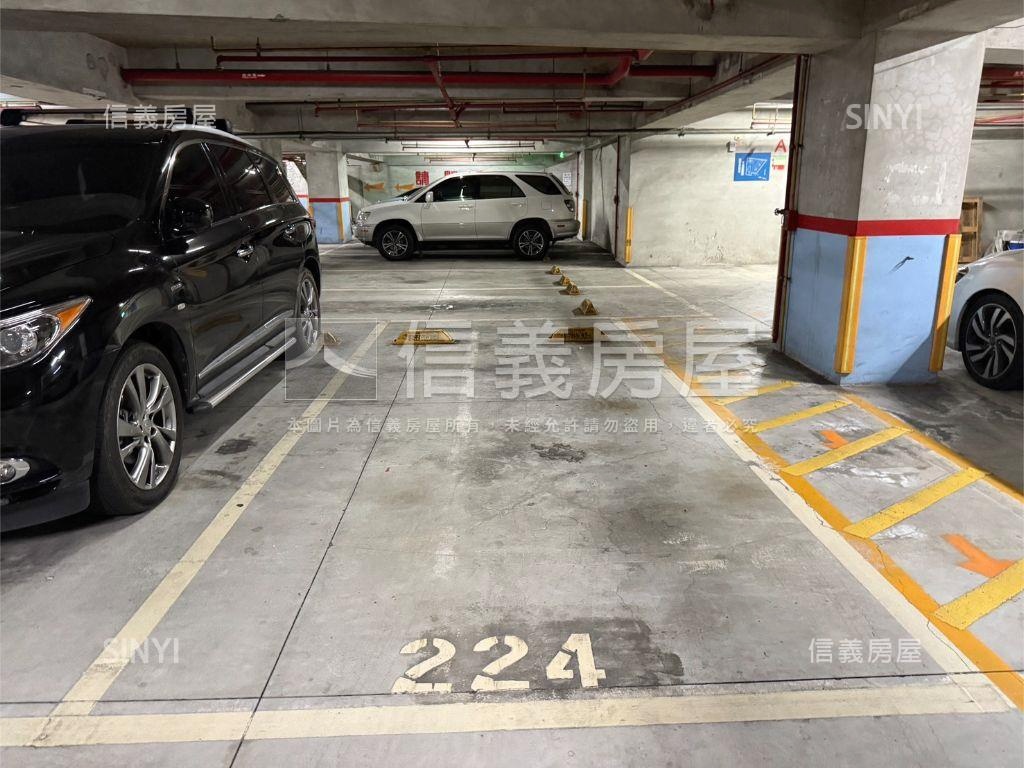 荷堤電梯雙車位房屋室內格局與周邊環境