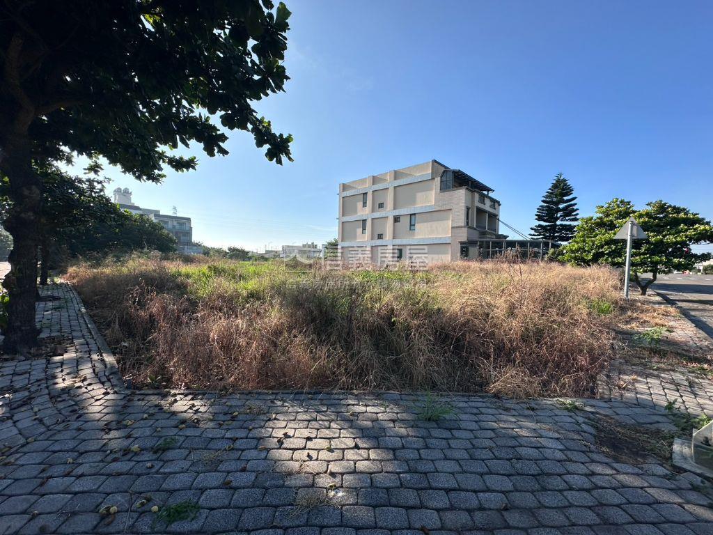 雙面臨路大面寬住一地房屋室內格局與周邊環境