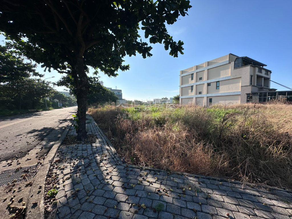 雙面臨路大面寬住一地房屋室內格局與周邊環境