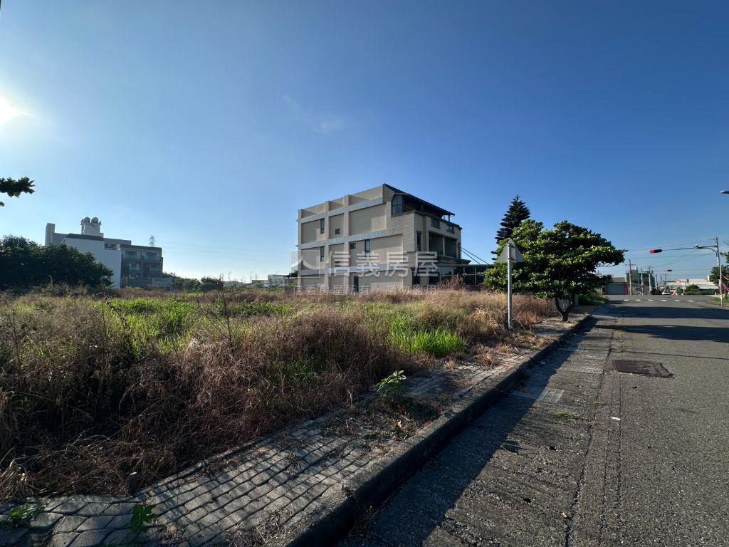 雙面臨路大面寬住一地房屋室內格局與周邊環境