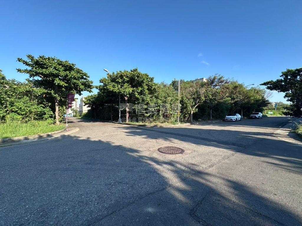 雙面臨路大面寬住一地房屋室內格局與周邊環境