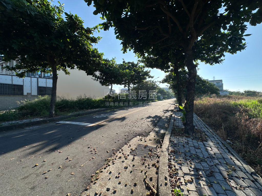 雙面臨路大面寬住一地房屋室內格局與周邊環境