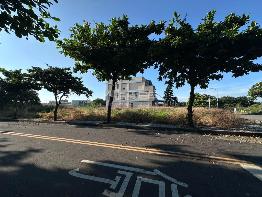 雙面臨路大面寬住一地房屋室內格局與周邊環境