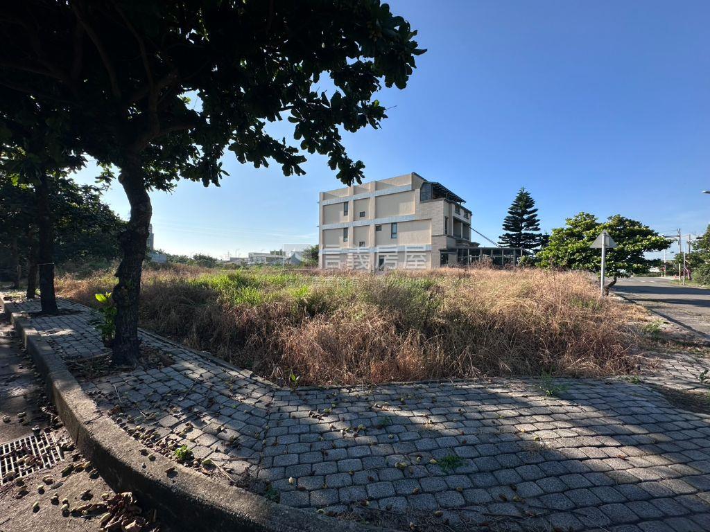 雙面臨路大面寬住一地房屋室內格局與周邊環境