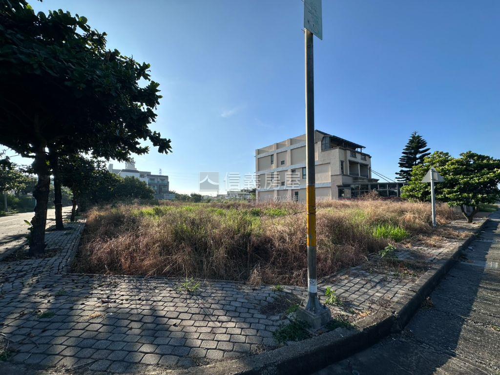 雙面臨路大面寬住一地房屋室內格局與周邊環境