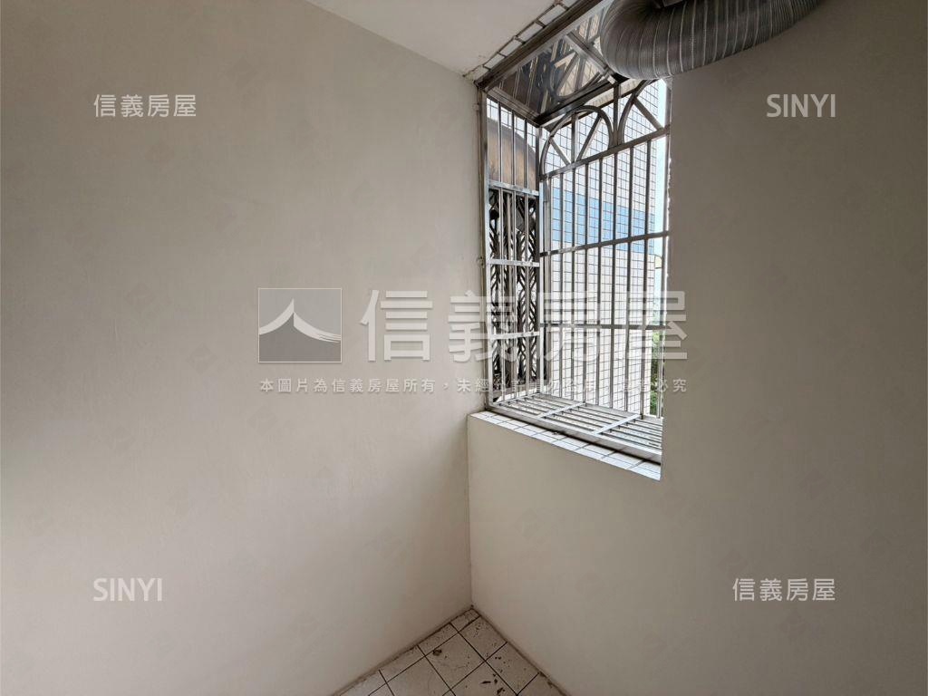 新青年城家大前陽台三房房屋室內格局與周邊環境