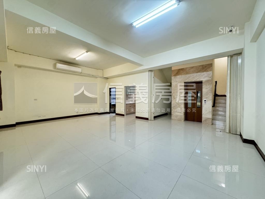 亞灣愛河畔全新電梯雙車墅房屋室內格局與周邊環境