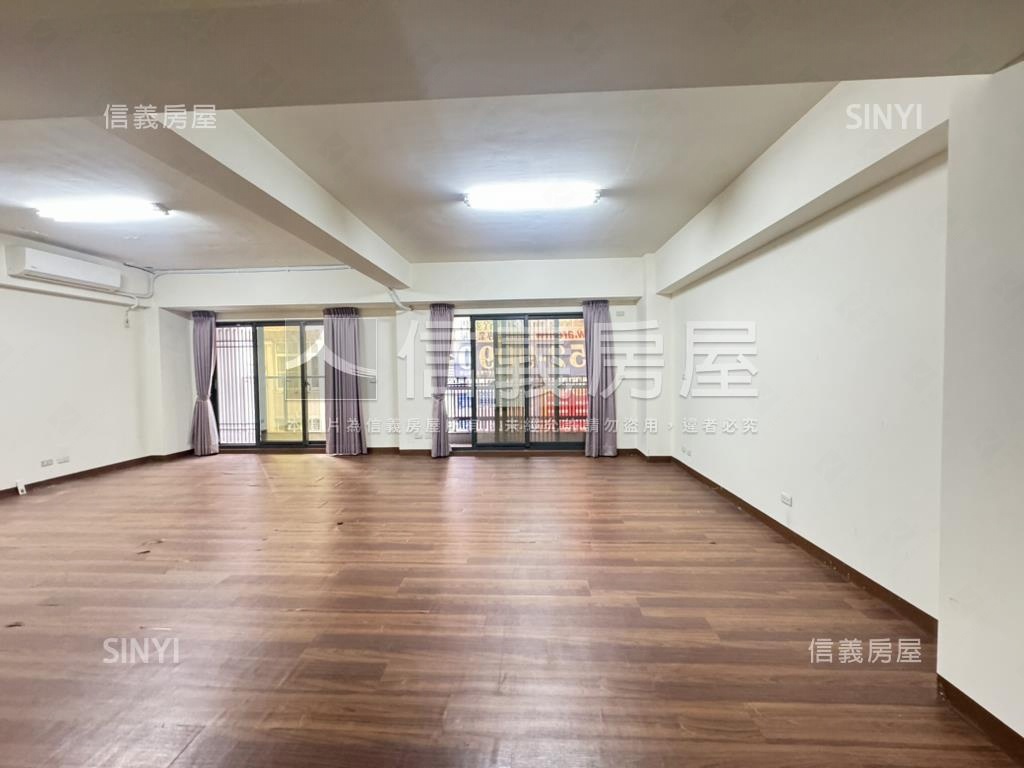 亞灣愛河畔全新電梯雙車墅房屋室內格局與周邊環境