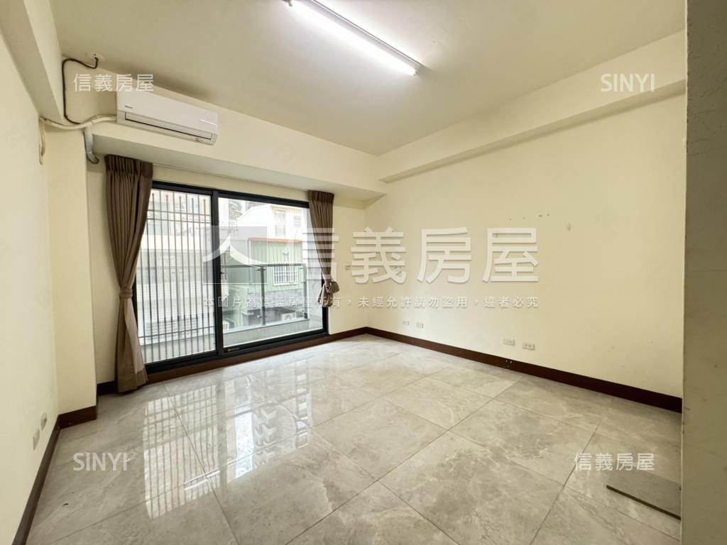 亞灣愛河畔全新電梯雙車墅房屋室內格局與周邊環境