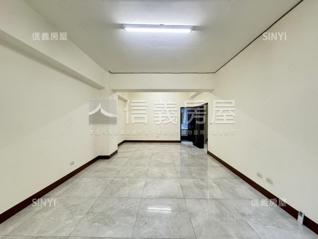 亞灣愛河畔全新電梯雙車墅房屋室內格局與周邊環境