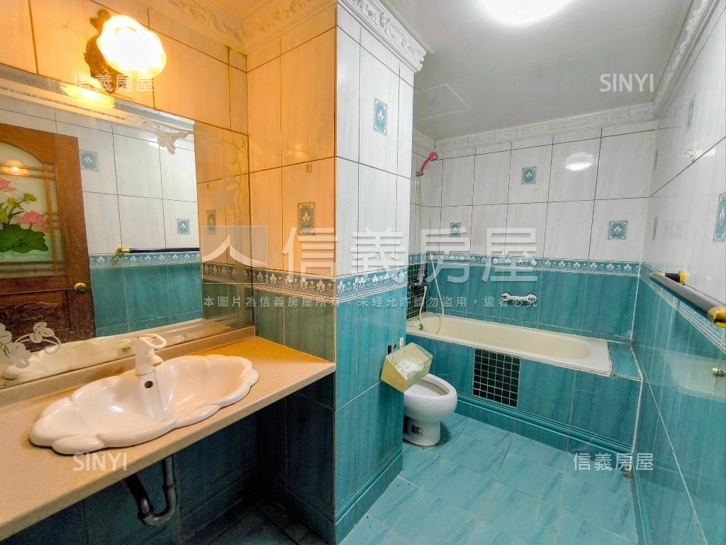 中華路電梯四房有中庭管理房屋室內格局與周邊環境