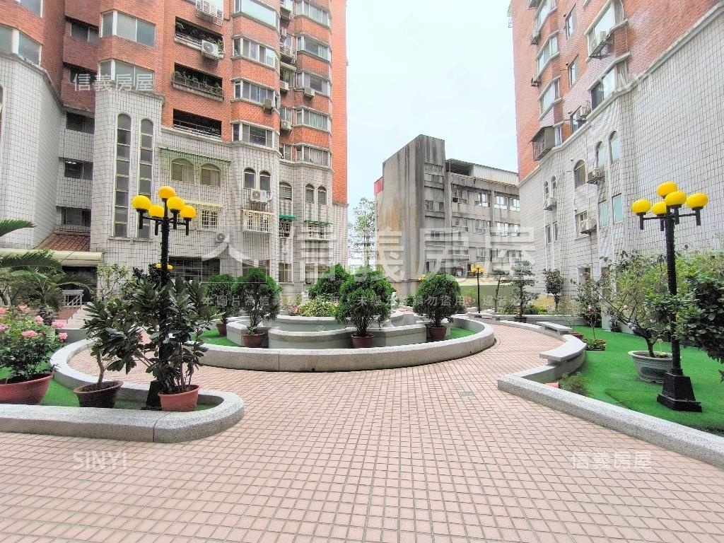 中華路電梯四房有中庭管理房屋室內格局與周邊環境