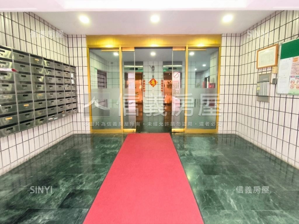中華路電梯四房有中庭管理房屋室內格局與周邊環境