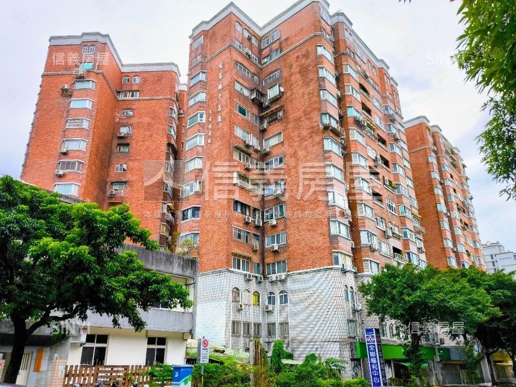中華路電梯四房有中庭管理房屋室內格局與周邊環境