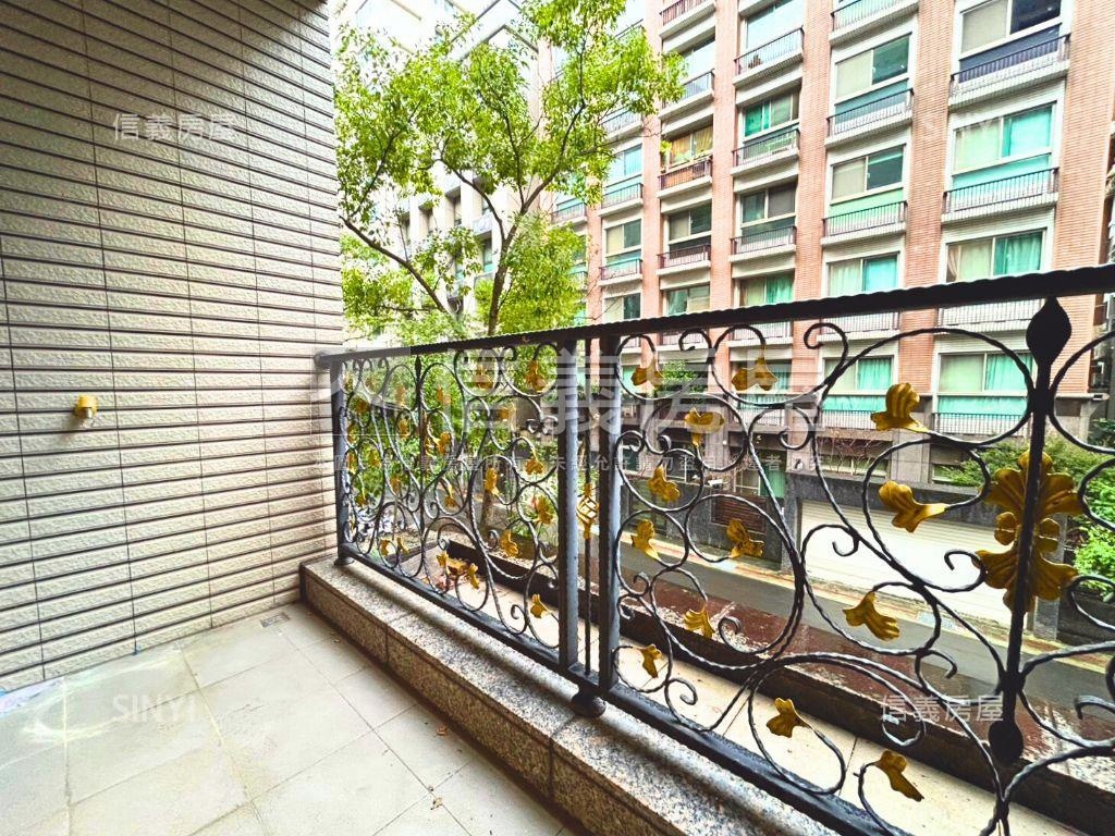 文湖‧優質邊間三房車位房屋室內格局與周邊環境