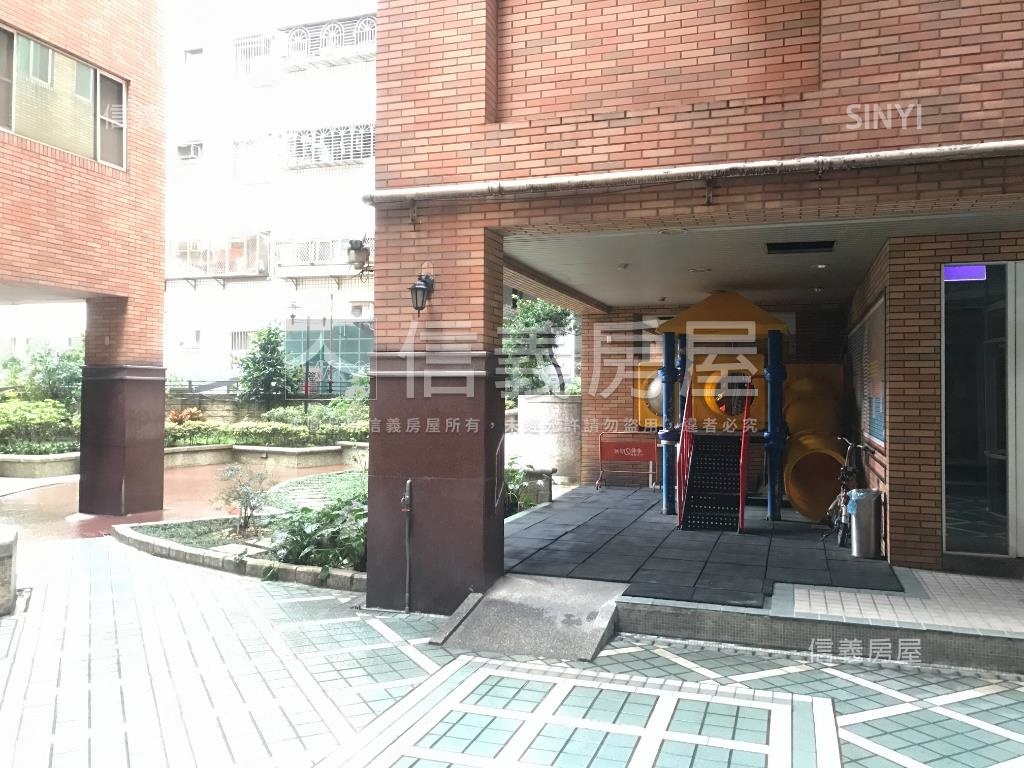 青春物語兩房平面車位房屋室內格局與周邊環境