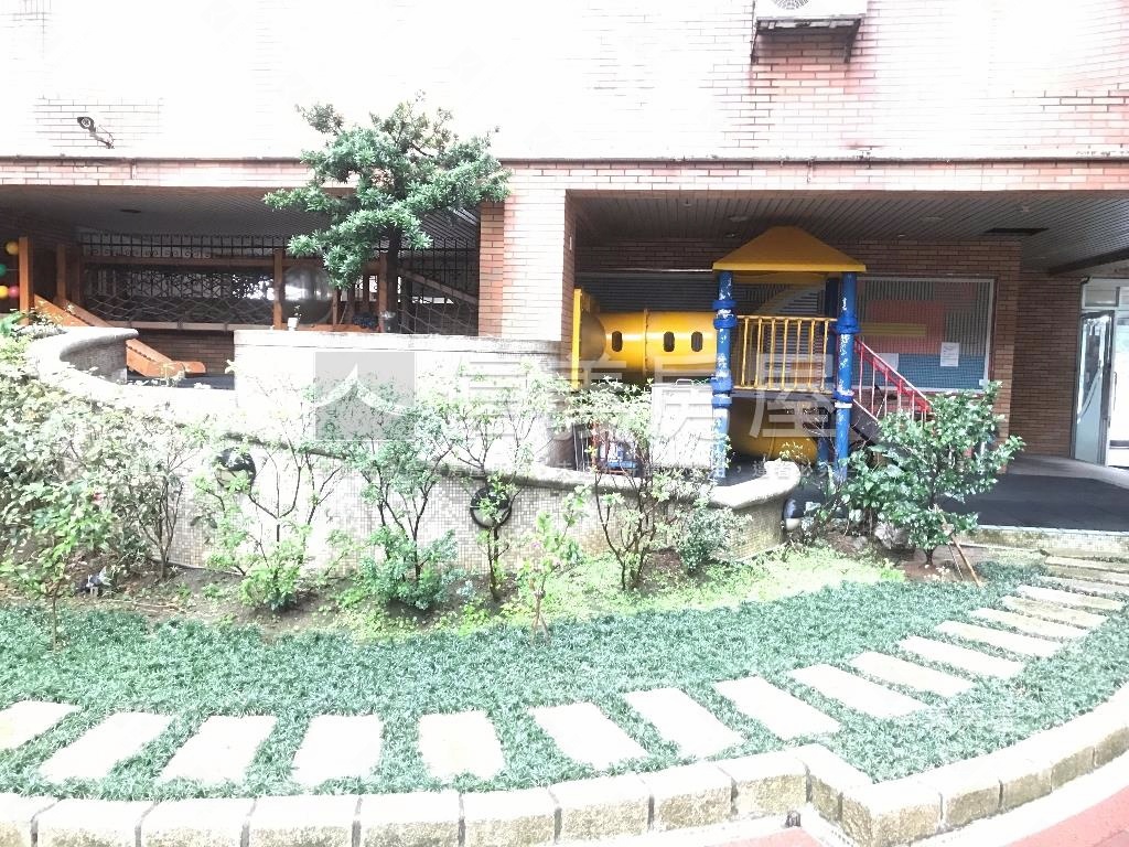 青春物語兩房平面車位房屋室內格局與周邊環境