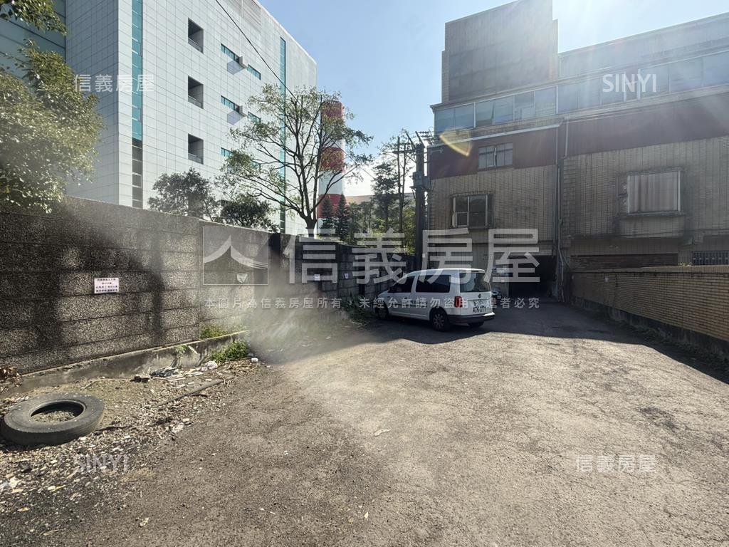 內湖安康路稀有百坪廠辦Ｂ房屋室內格局與周邊環境