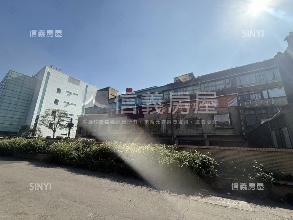 內湖安康路稀有百坪廠辦Ｂ房屋室內格局與周邊環境