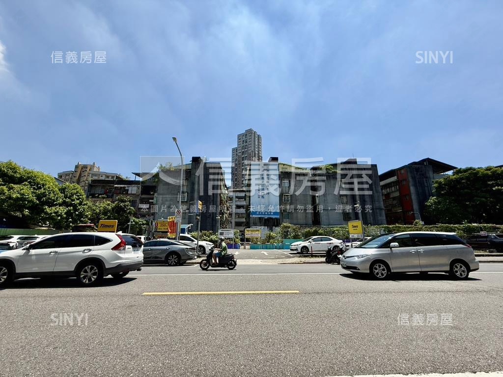 主推信義松仁黃金店面房屋室內格局與周邊環境