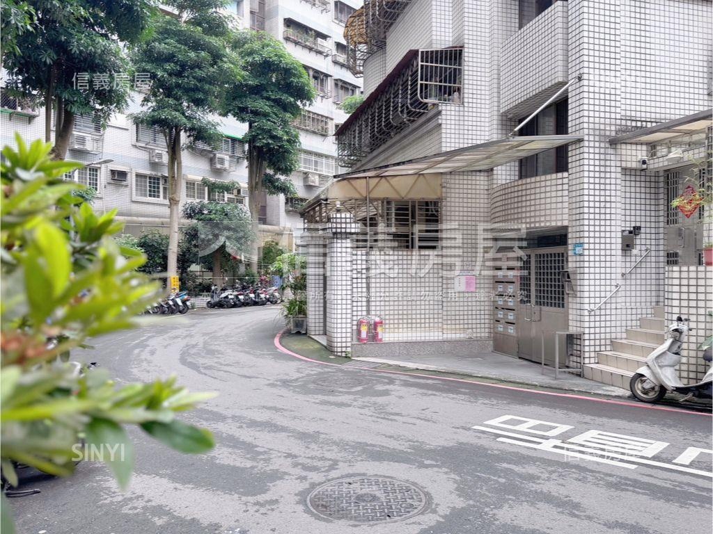永安捷運正面樹景四房車位房屋室內格局與周邊環境