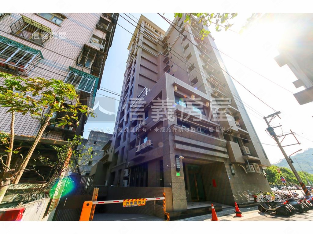 近捷運。鴻觀邊間三房車位房屋室內格局與周邊環境