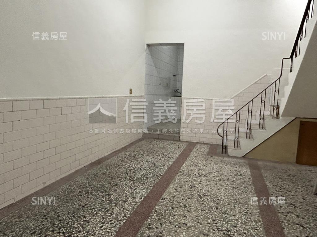 五甲錦富街透天房屋室內格局與周邊環境