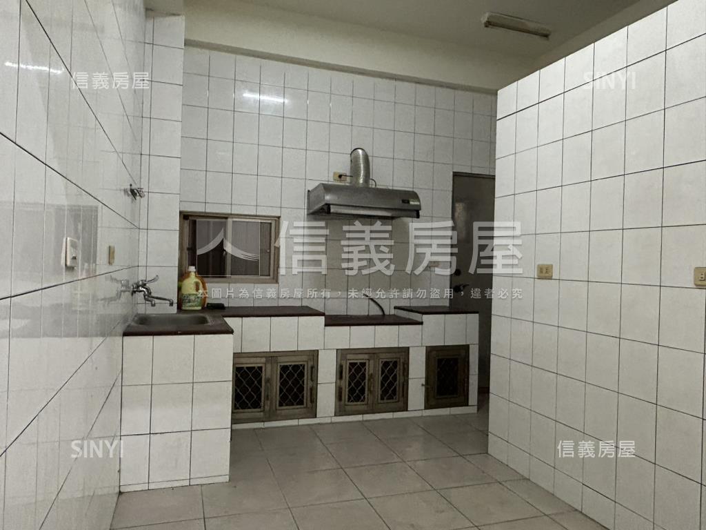五甲錦富街透天房屋室內格局與周邊環境