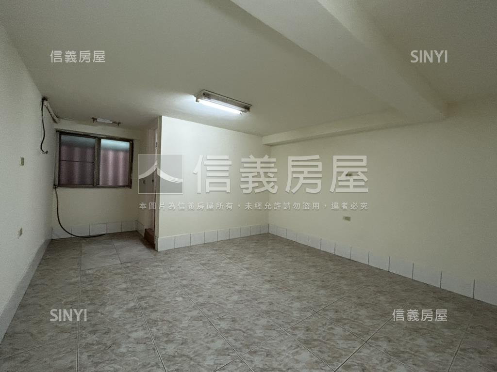 五甲錦富街透天房屋室內格局與周邊環境