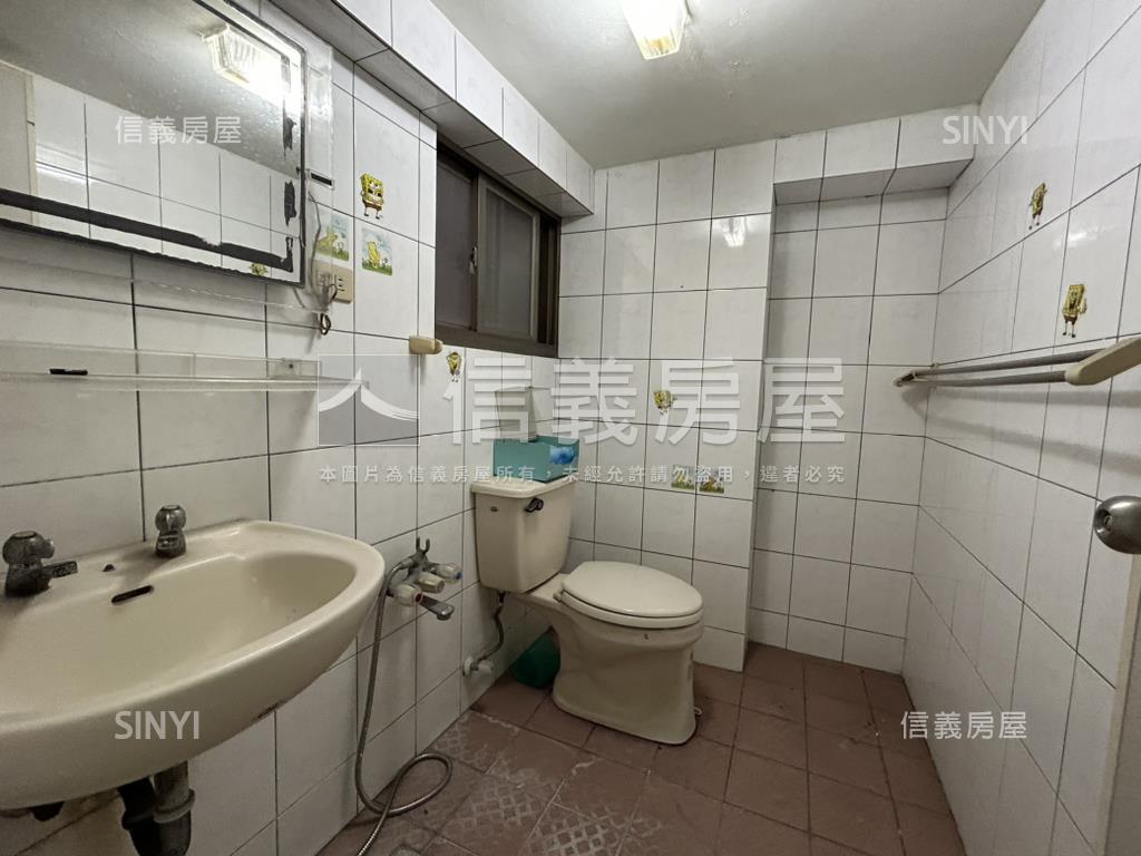 五甲錦富街透天房屋室內格局與周邊環境