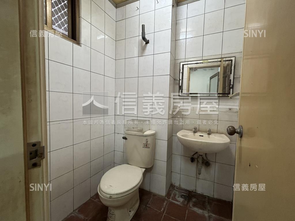 五甲錦富街透天房屋室內格局與周邊環境