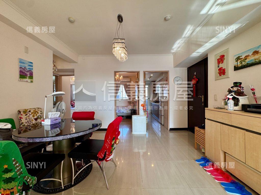 國泰萊茵次頂樓三房平車房屋室內格局與周邊環境