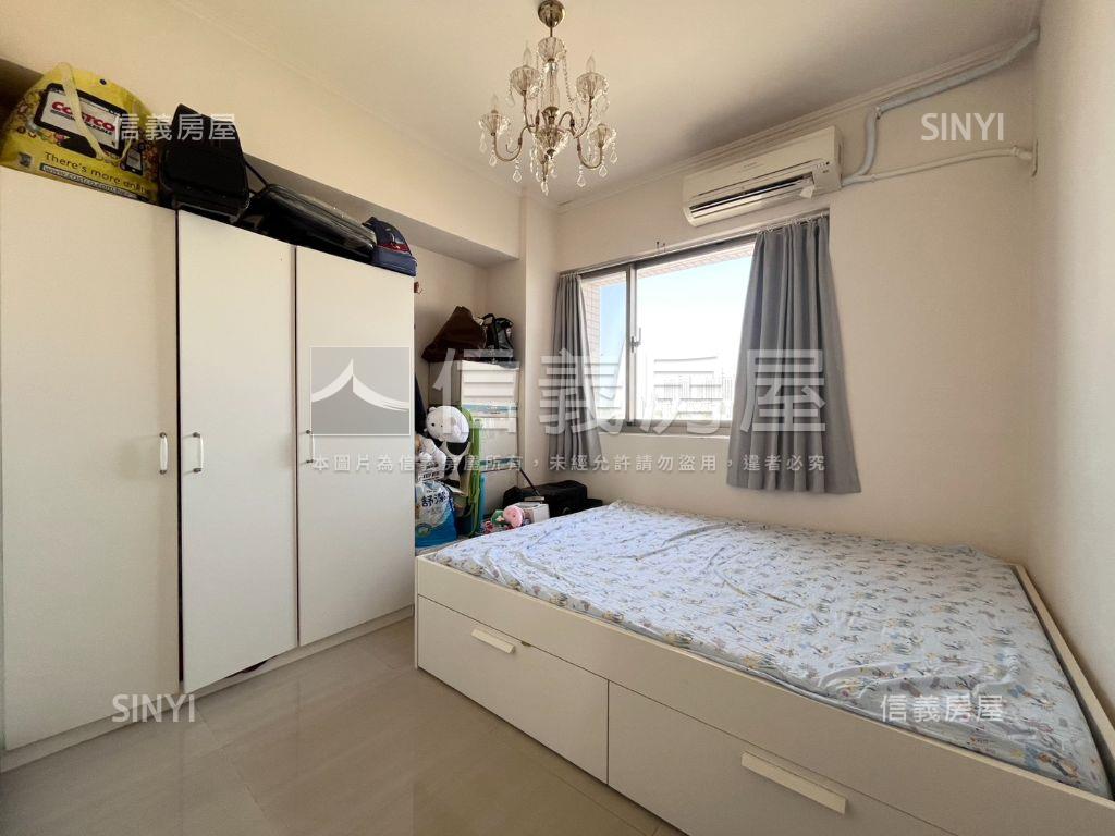 國泰萊茵次頂樓三房平車房屋室內格局與周邊環境