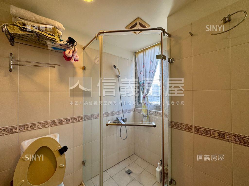 國泰萊茵次頂樓三房平車房屋室內格局與周邊環境